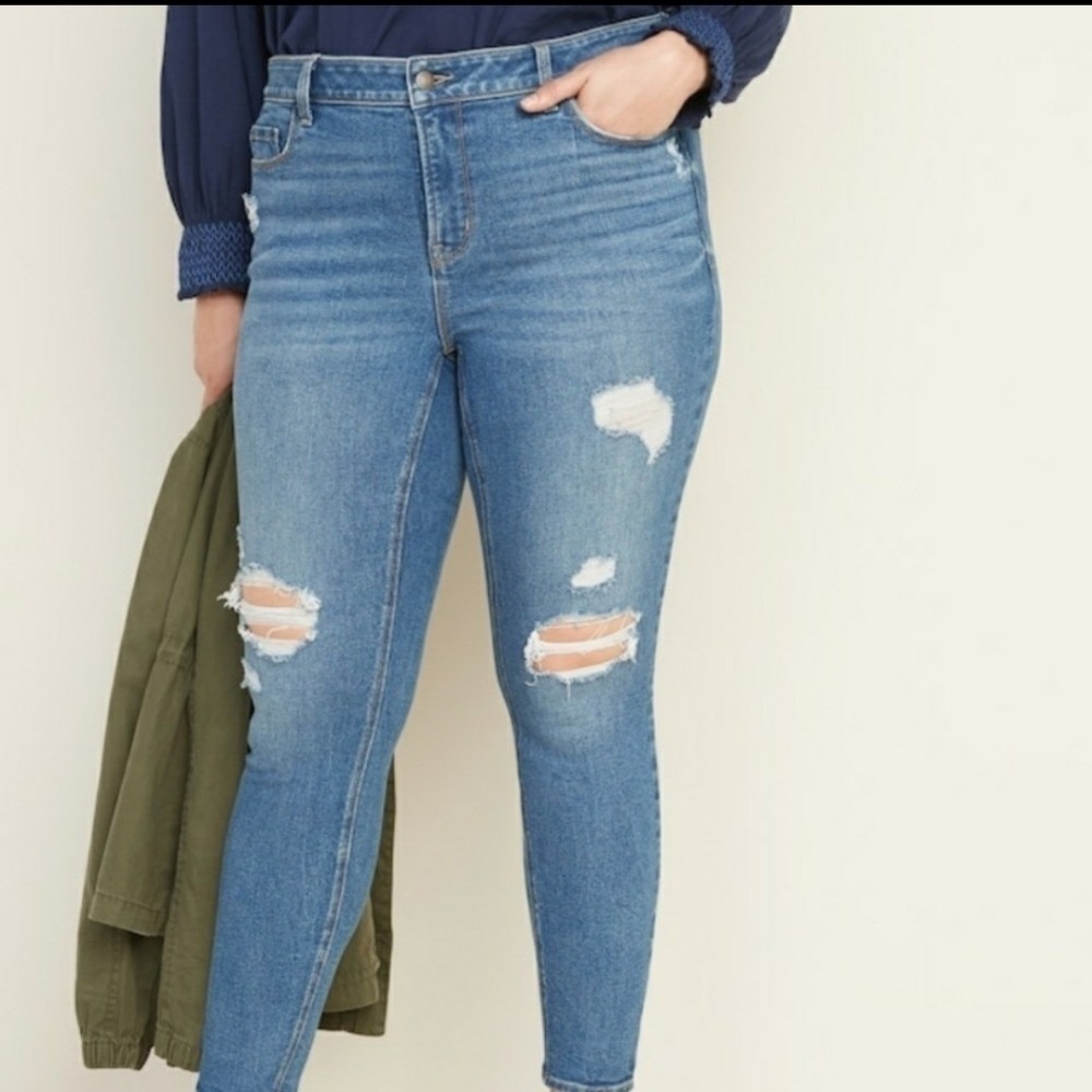 Old Navy Rockstar Distressed Denim light wash Sz 16